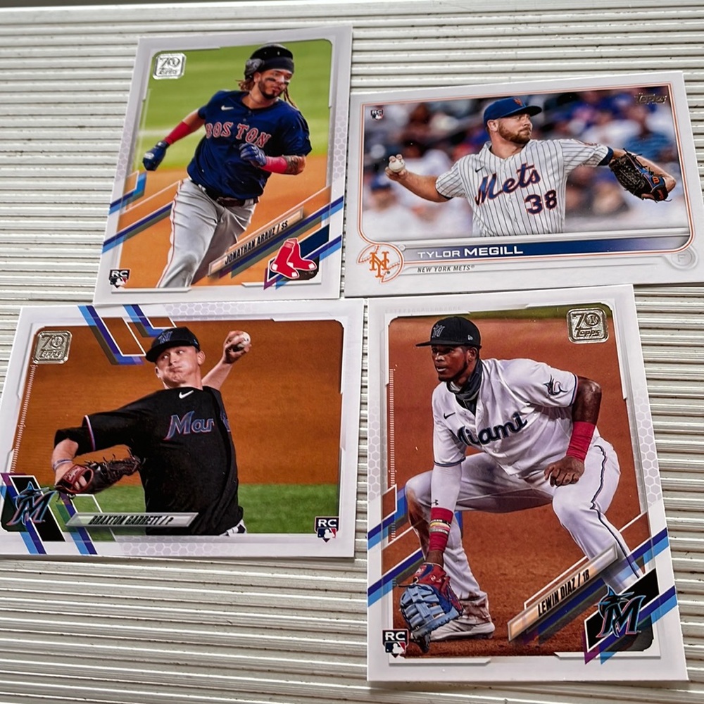 2022 and 2021 topps rookies